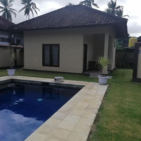 Yuli'S Homestay Kuta  Buitenkant foto